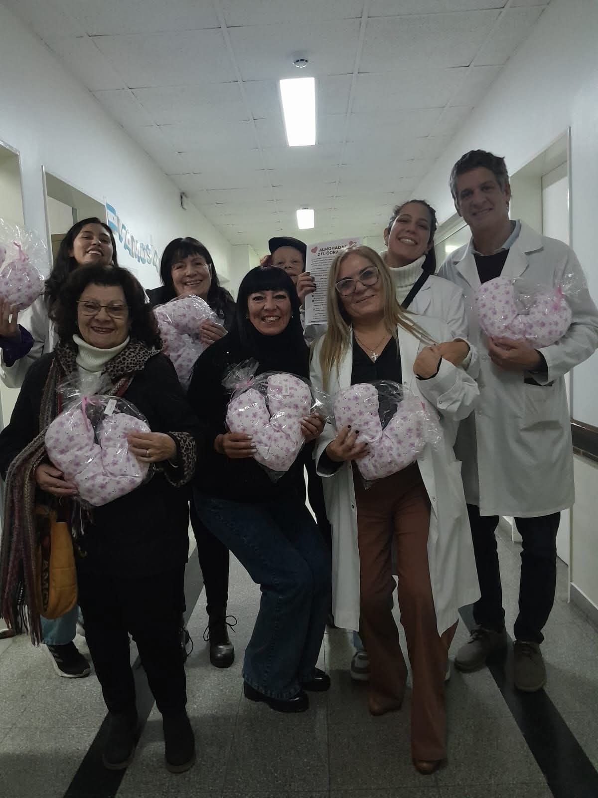 Donacion  de brazones  al Hospital Alvarez